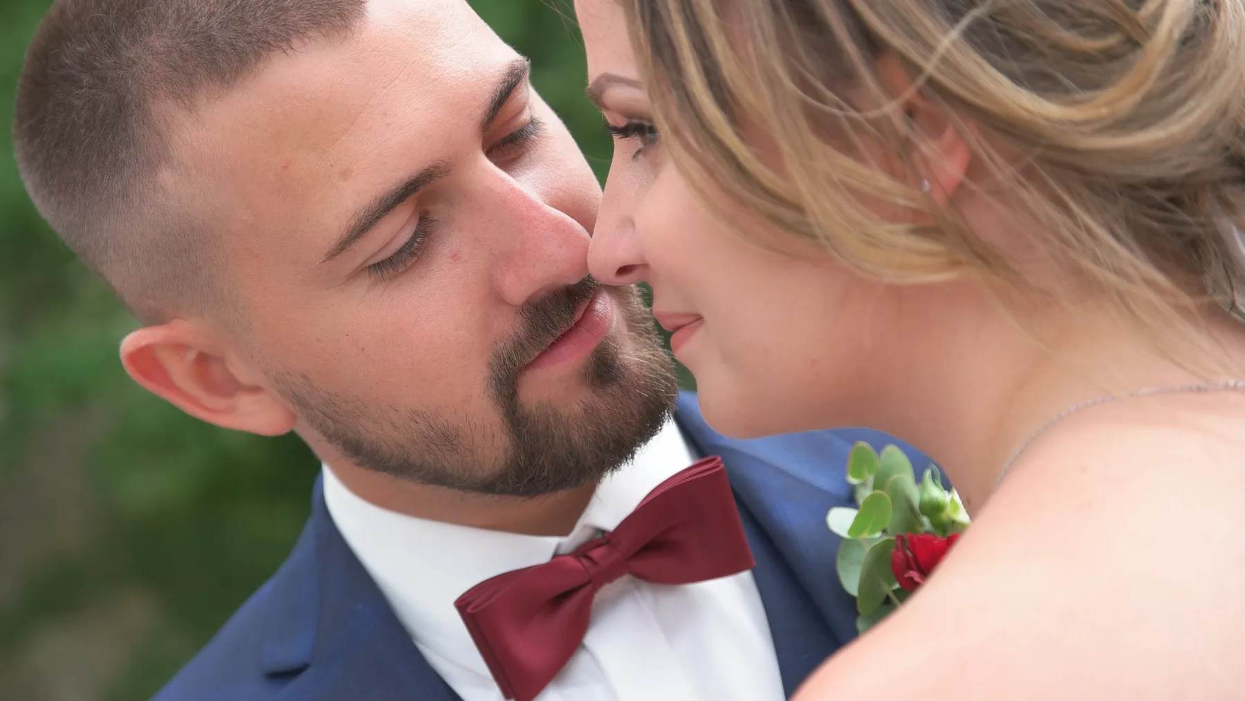 Drohnenaufnahmen Hochzeit Rheinland – Graf-Video Drohnenaufnahme Hochzeitsgäste in Herzform – Hochzeitsvideo von oben